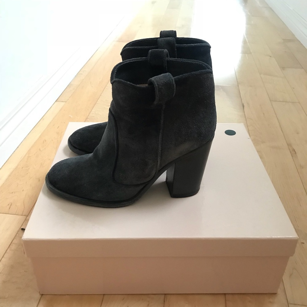 ❌SOLD❌ Laurence Decade Gray Suede Pete Boot 37.5
